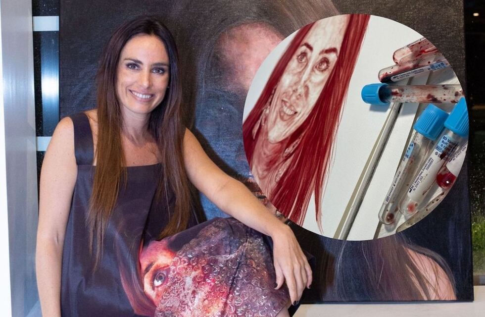 La artista Florencia Aise pintó cuatro autorretratos con su propia sangre e impactó en el mundo del arte