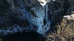 Impresionante fenómeno en Córdoba: se congeló una cascada.