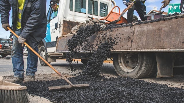 Ushuaia: realizan trabajos de bacheo en distintos puntos de la ciudad