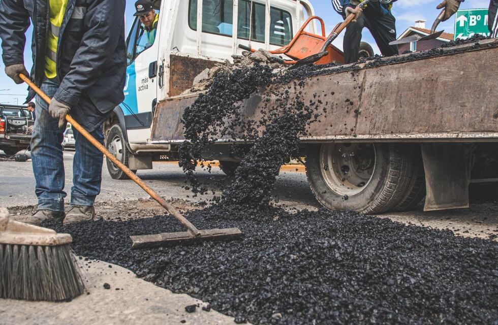 Ushuaia: realizan trabajos de bacheo en distintos puntos de la ciudad