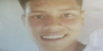 Emanuel Antonio Cáceres de 17 años es de contextura física delgada, tez morocha y tiene cabellos ondulados.