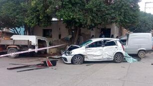 Escapaba de la Policía y chocó contra un ómnibus. El detenido es un menor de 17 años.