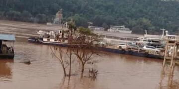 Puerto Iguazú: habilitaron el servicio de balsa tras 20 días de suspensión por la crecida del río Iguazú.