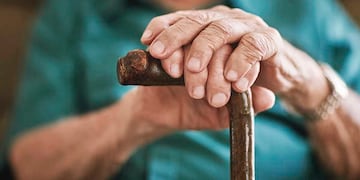 Carlos, el villamercedino que se alimenta con la ayuda de los vecinos y necesita asistencia para sobrellevar su enfermedad (imagen ilustrativa)