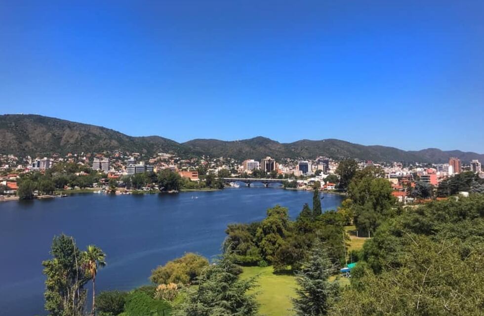 Último domingo de marzo con sol a pleno y una máxima de 23°C en Carlos Paz