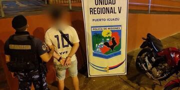 Puerto Iguazú: conducía alcoholizado y con una motocicleta sin papeles.