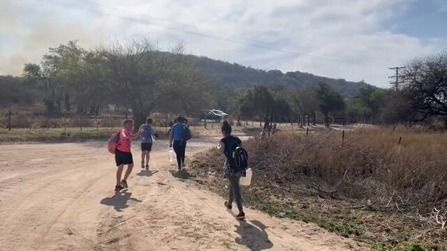 El conmovedor gesto de un grupo de niños con los bomberos de Córdoba