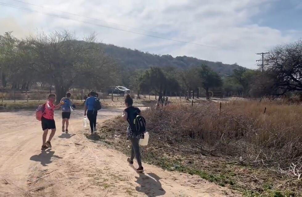 El conmovedor gesto de un grupo de niños con los bomberos de Córdoba