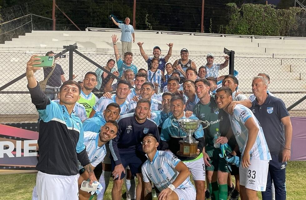 Atlético Tucumán derrotó al Boston River, se quedó con la Copa Rafael García y festejó en modo Scaloneta