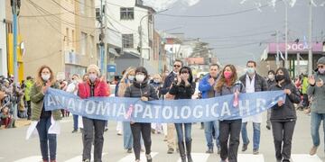 El tradicional desfile tuvo la presencia de más de 170 instituciones y organizaciones.
