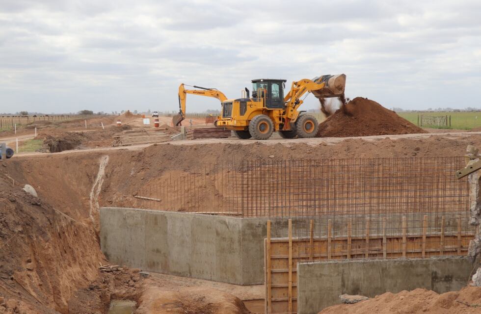 Avanza la pavimentación del ingreso a Aurelia: ya llegó al 15%