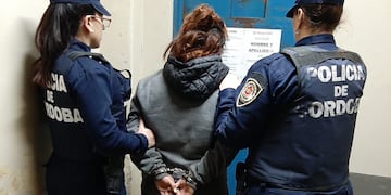 Fue detenida la presunta instigadora de los saqueos a un supermercado en Río Cuarto. (Gentileza Policía de Córdoba)