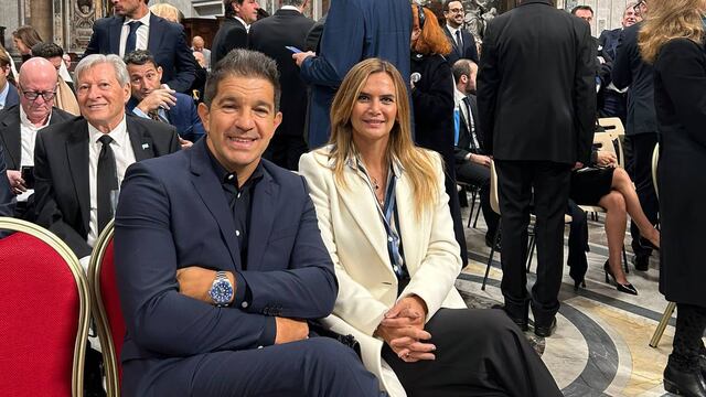 La periodista rosarina asistió a la Basílica San Pedro junto a su pareja Leonardo Squarzon.