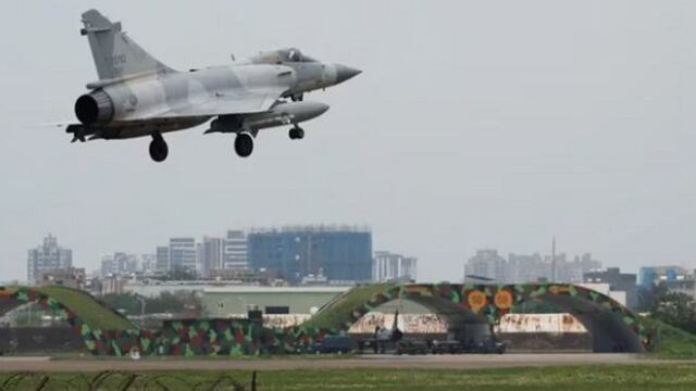 El ejército de China rodea a Taiwán.