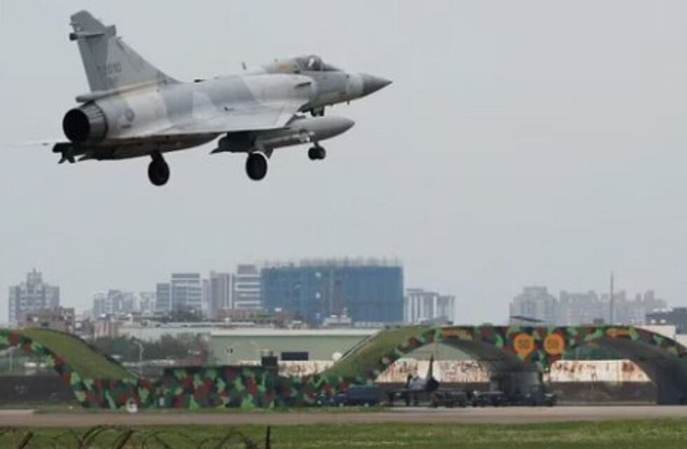 Crece la tensión asiática: 11 buques de guerra y 70 aviones chinos rodean a Taiwán