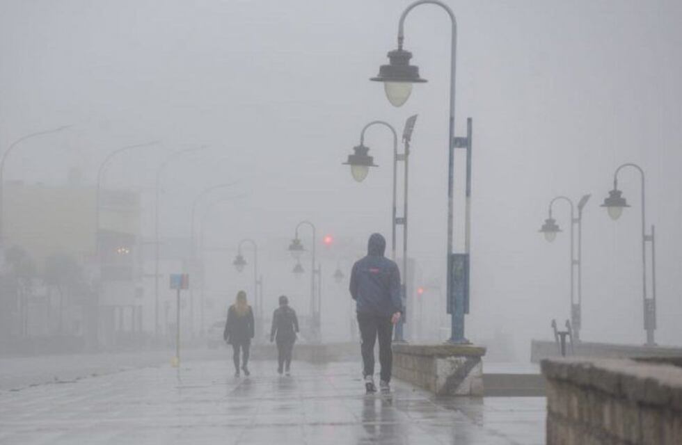 Mar del Plata amaneció con fuertes tormentas y el Servicio Meteorológico emitió un alerta amarillo