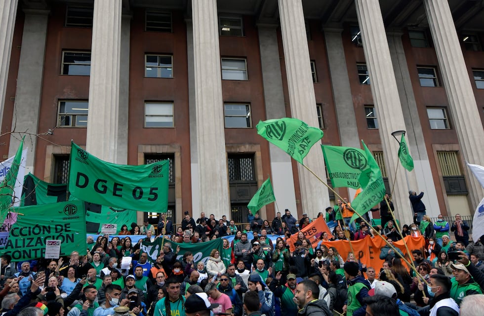 Ciudad de Mendoza le aplicó una multa de 180 mil pesos al Polo Obrero, ATE, CCC y CTA por las protestas