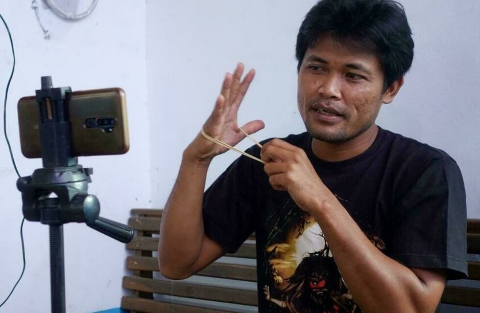 Un mecánico ‘influencer’ de Indonesia transformó a su comunidad en un “pueblo de YouTubers”