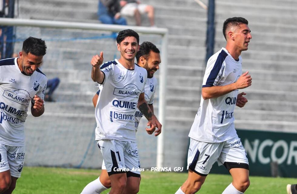 Torneo Regional Amateur: ganó Juniors y también es puntero en su zona