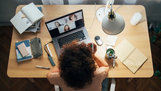 Dos compañías ofrecen trabajos con sueldos de 30.000 dólares a argentinos.
