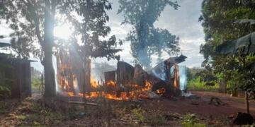 Guaraní: una vivienda fue arrasada por un incendio.