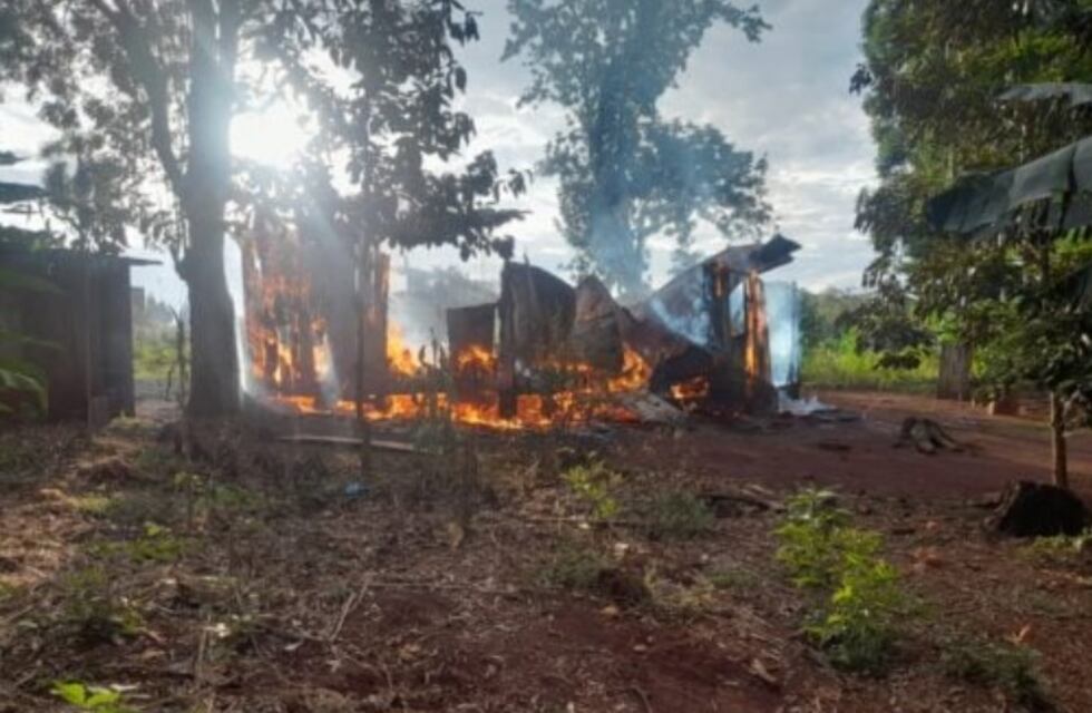 Guaraní: una vivienda fue arrasada por un incendio