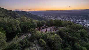 Ascensos nocturnos en Carlos Paz, Cerro La Cruz