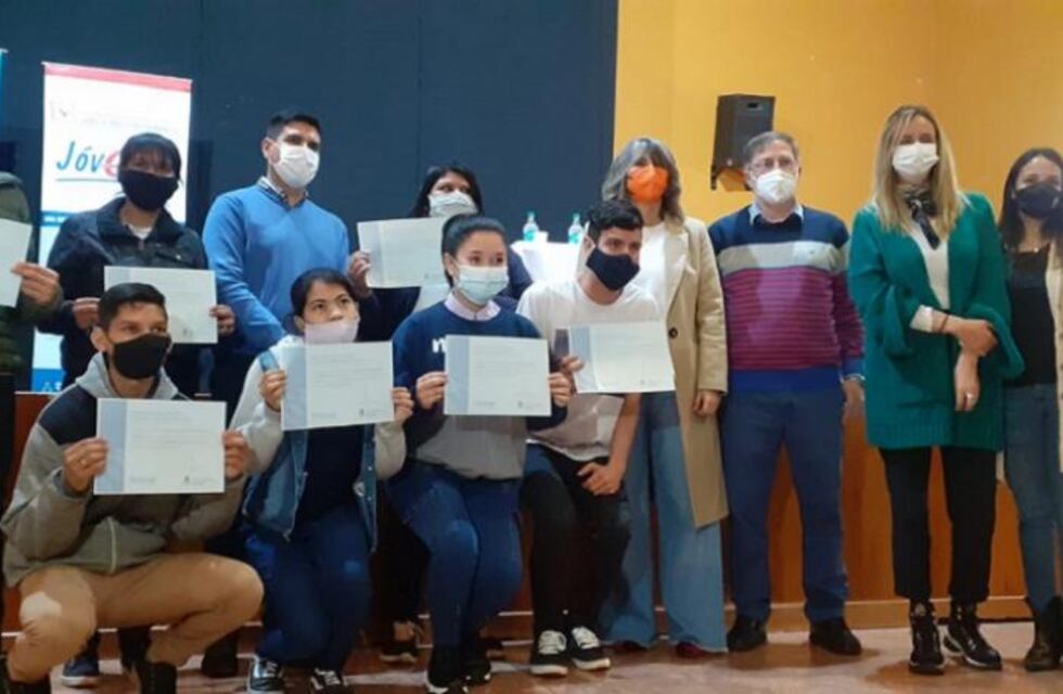 Entrega de certificados en Colonia Wanda