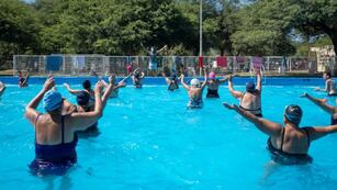Actividades especiales para adultos mayores en los natatorios públicos de Córdoba.
