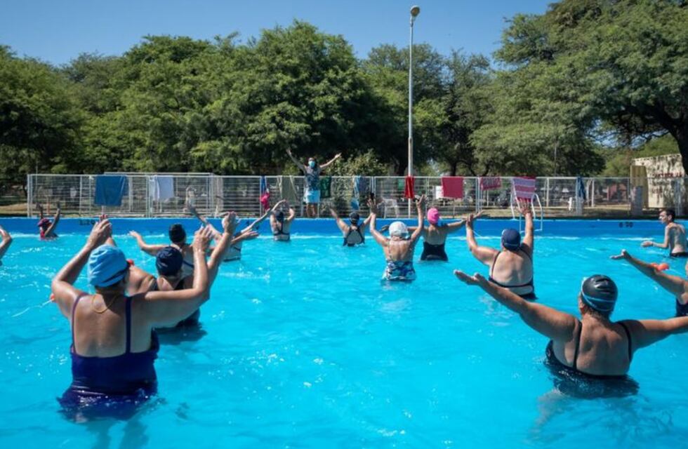 Natatorios gratuitos para adultos: dónde quedan y cómo anotarse en Córdoba