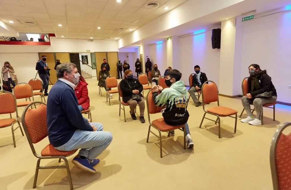 Entregaron becas para fotocopias a estudiantes lasherinos