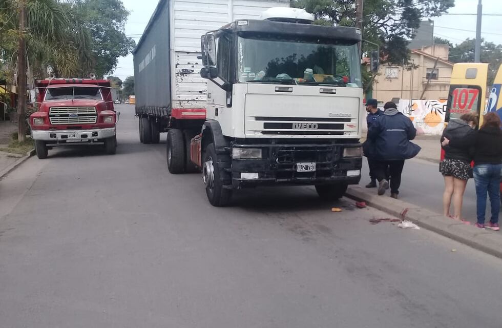 Una adolescente fue atropellada por un camión en la avenida Donato Álvarez
