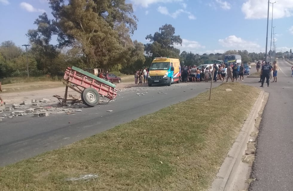 Grave accidente en Córdoba: una camioneta impactó contra un carro, en Circunvalación