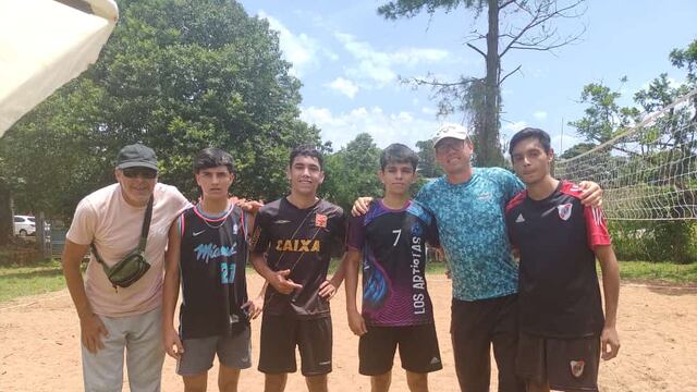 Este sábado se realiza una competencia de pádel en Comandante Andresito.