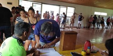 Regularización de la comisión vecinal en el barrio Roulet del Eldorado.