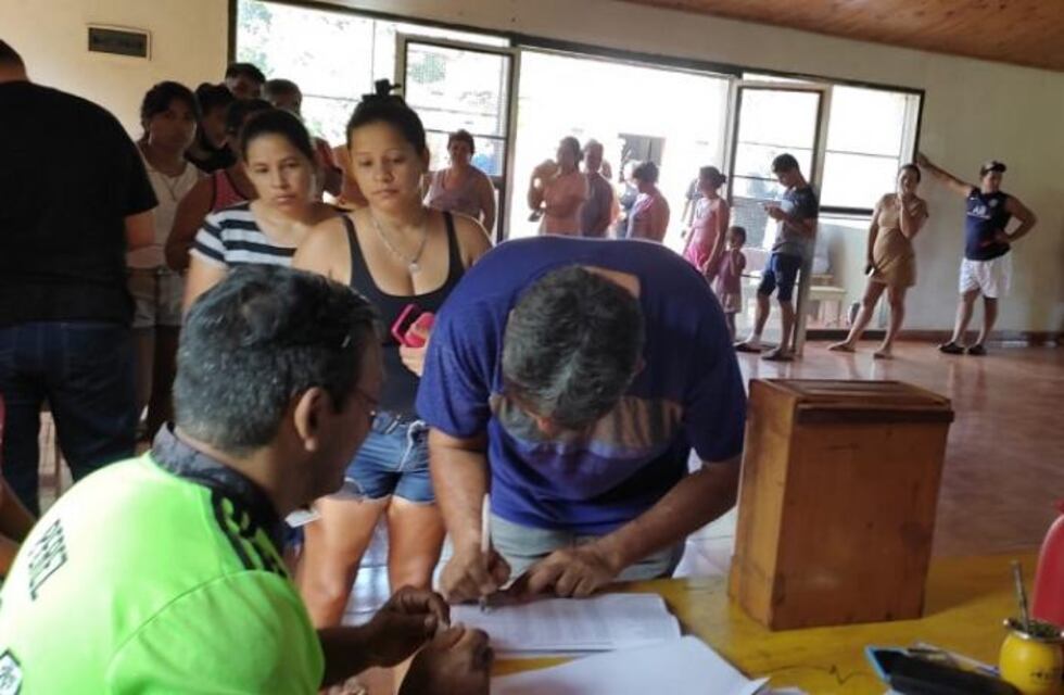 Regularización de la comisión vecinal en el barrio Roulet del Eldorado