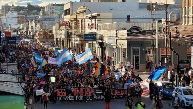 Movilización contra la megaminería en Comodoro Rivadavia.
