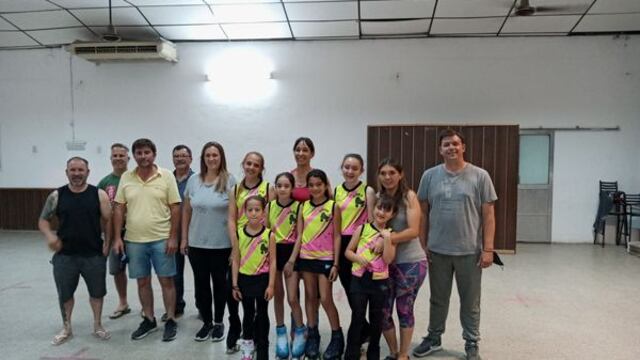 Aporte económico de la Comuna de Soldini para la Escuela de Patín Artístico (Facebook Comuna de Soldini)