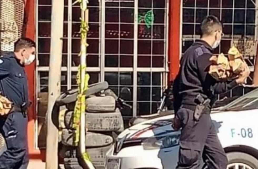 Fueron a comprar leña con uniforme y en patrullero, y los sancionaron