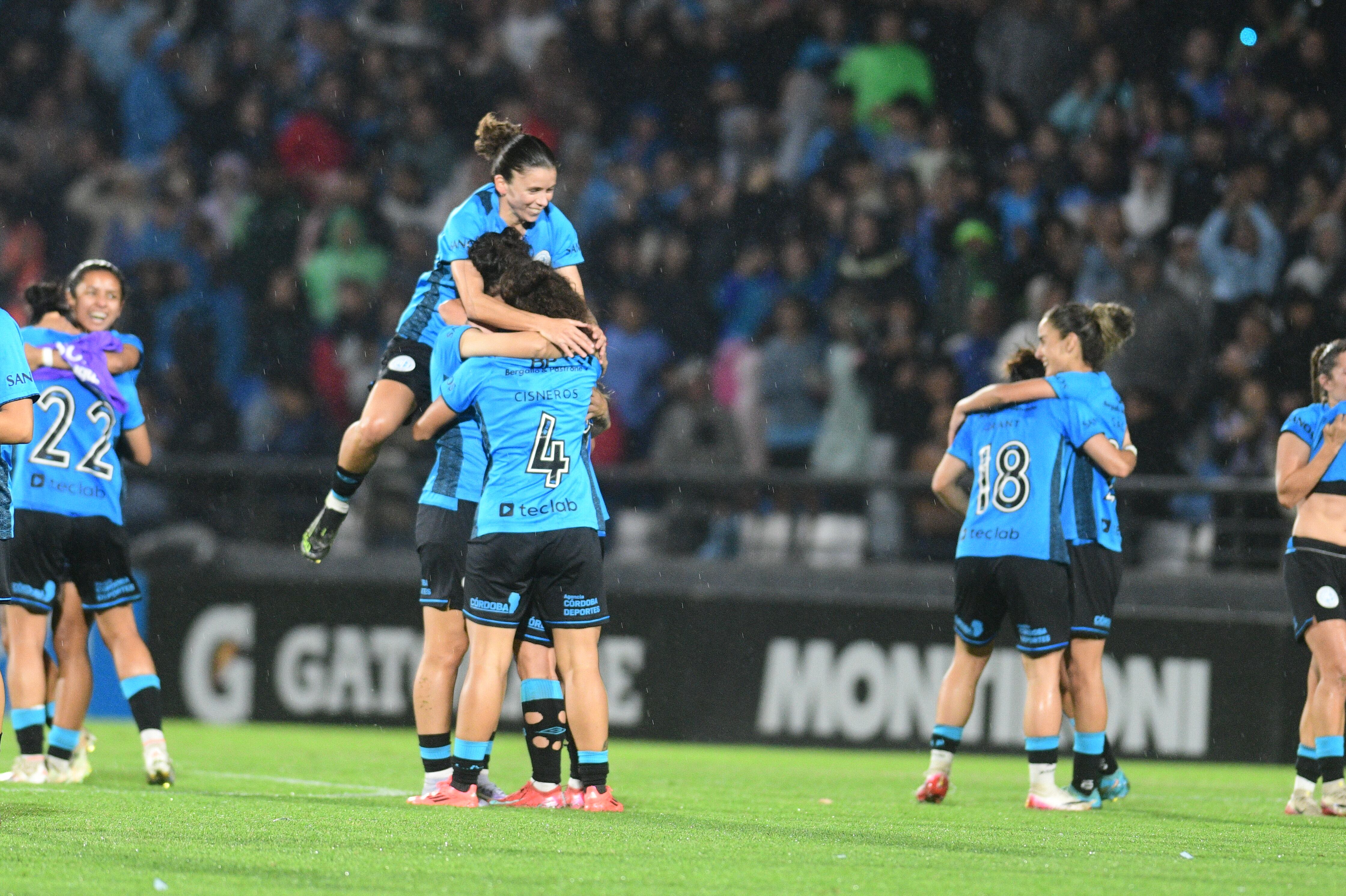 Belgrano venció 2-0 a Racing en Alberdi y se consagró campeón de AFA en Primera División. (Ramiro Pereyra / La Voz)