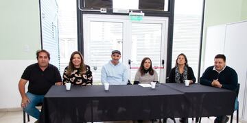 El curso “Manos que Hablan” está destinado a vecinos y vecinas de la ciudad que desean aprender lengua de señas.