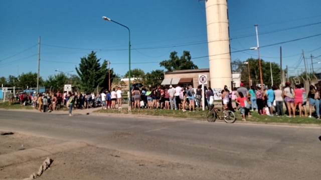 Vecinos de Cabín 9 marchan para pedir agua potable (Yolanda Ruiz)