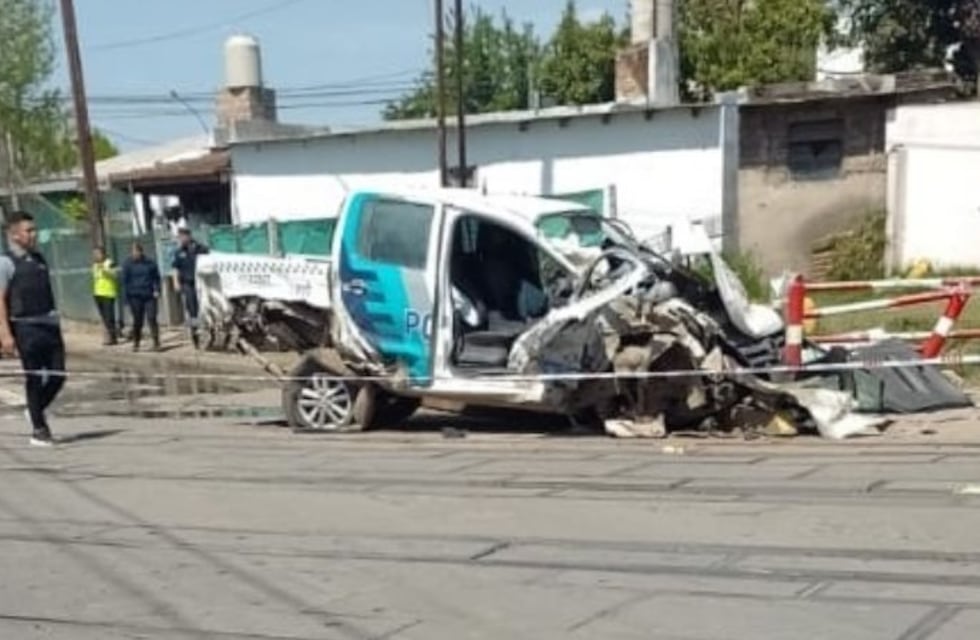 Pilar: un patrullero fue embestido por el tren San Martín y dos policías resultaron heridos