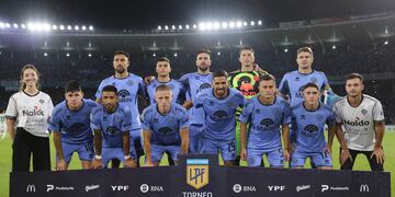 Belgrano, con la nueva camiseta y una formación renovada para jugar con Sarmiento de Junín. (Prensa Belgrano)