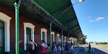 Comienza el "Taller de folclore en verano" en el anden de estación Solier.