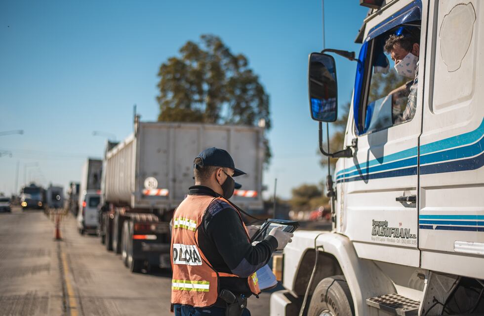 Piden que los camioneros sanjuaninos que viajan a Chile y Brasil sean incluidos en el programa de vacunación
