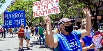 La organización expresa su reclamo por las calles céntricas, en el fin de un año de crisis.