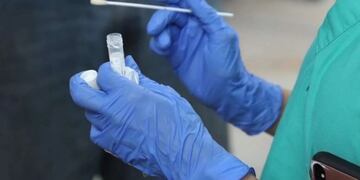 En Chubut se testeará solo a personas con factores de riesgo o a quienes presenten una orden médica.