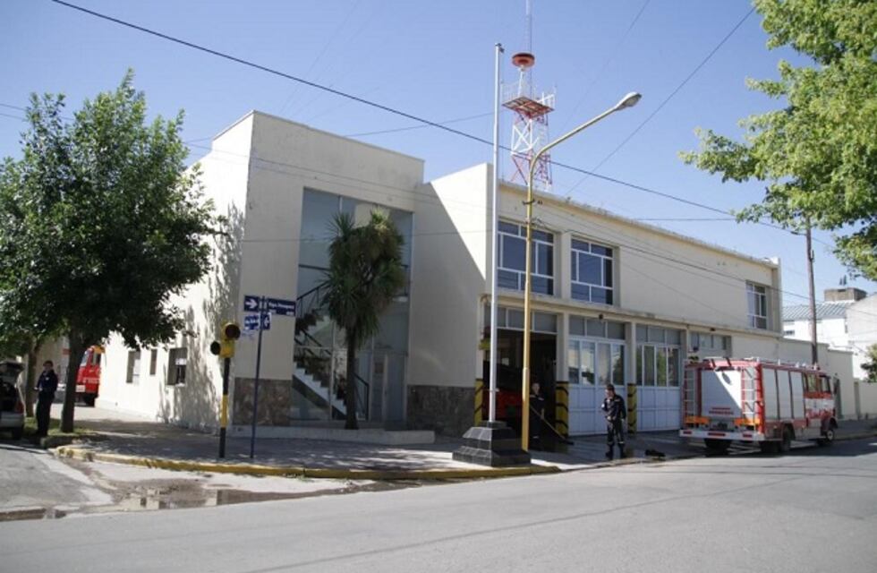 El cuartel de Bomberos de Tres Arroyos incorporaría a una bombera que pidió el traslado a la ciudad