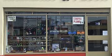 El negocio ubicado sobre Presidente Perón y Avellaneda fue allanado a primera hora.